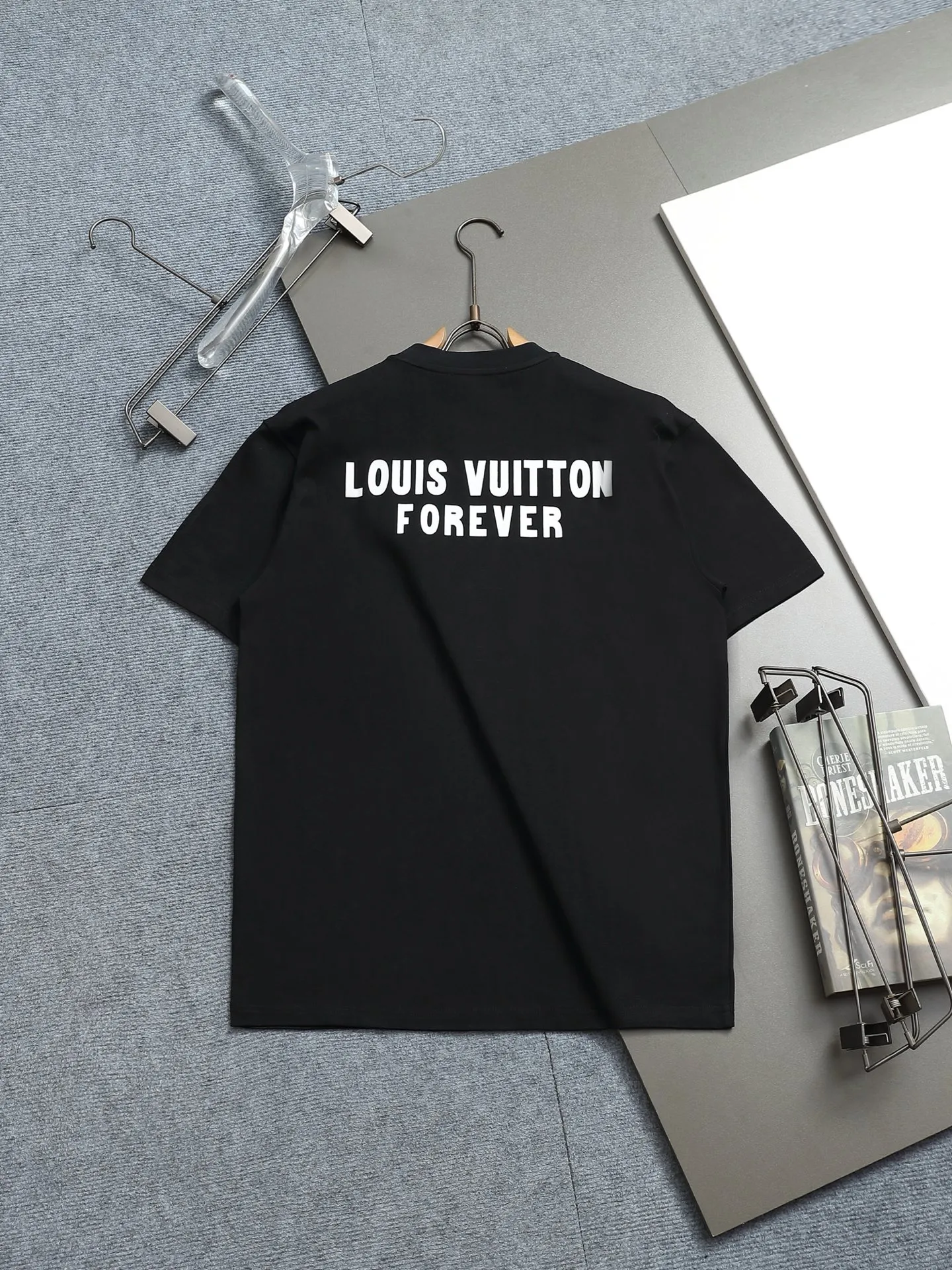 🅿️170 LV 25ss spring and summer printed short T series -1v Yayoi Kusama series pumpkin 🎃 pattern round neck short-sleeved T-shirt. Made of 32-count double yarn pure cotton 240g, washed at high temperature, will not shrink or fade. Comfortable to the touch, super texture❤️ Back-stitched cuff design, yellow back-mark embellishment, and a full set of accessories. A must-have for trendy men and trendy women, the classic drop-shoulder slightly wide version is available exclusively from stock!         ⚠️Only make high quality products, reject junk goods!  -Color: White Black -Size: XS S M L -Crowd: Unisex